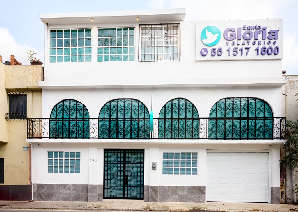 Velación a domicilio o en capilla: ¿cuál es la mejor opción para tu familia?